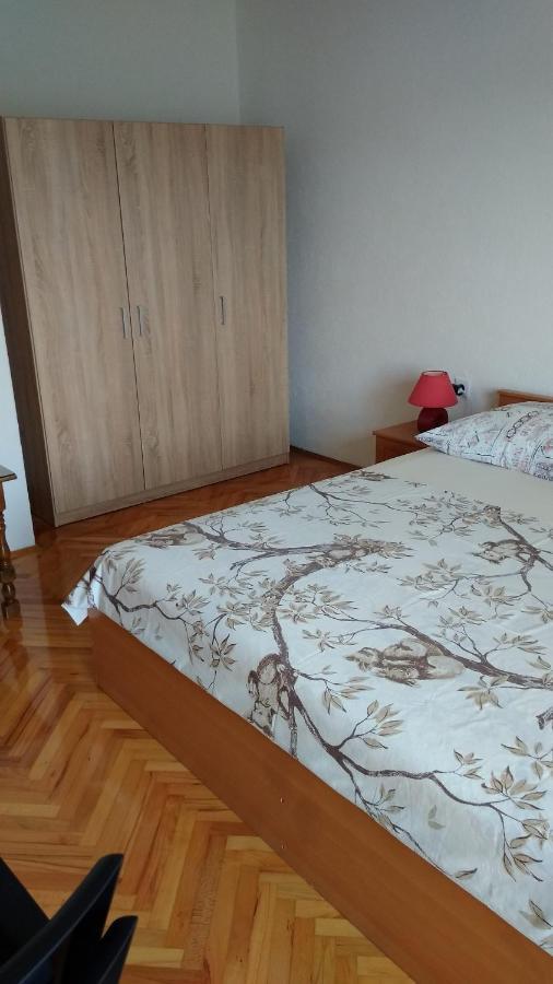 Apartment For 6 In Makarska Centar ภายนอก รูปภาพ
