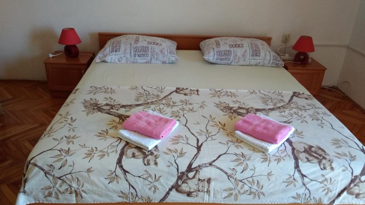 Apartment For 6 In Makarska Centar ภายนอก รูปภาพ