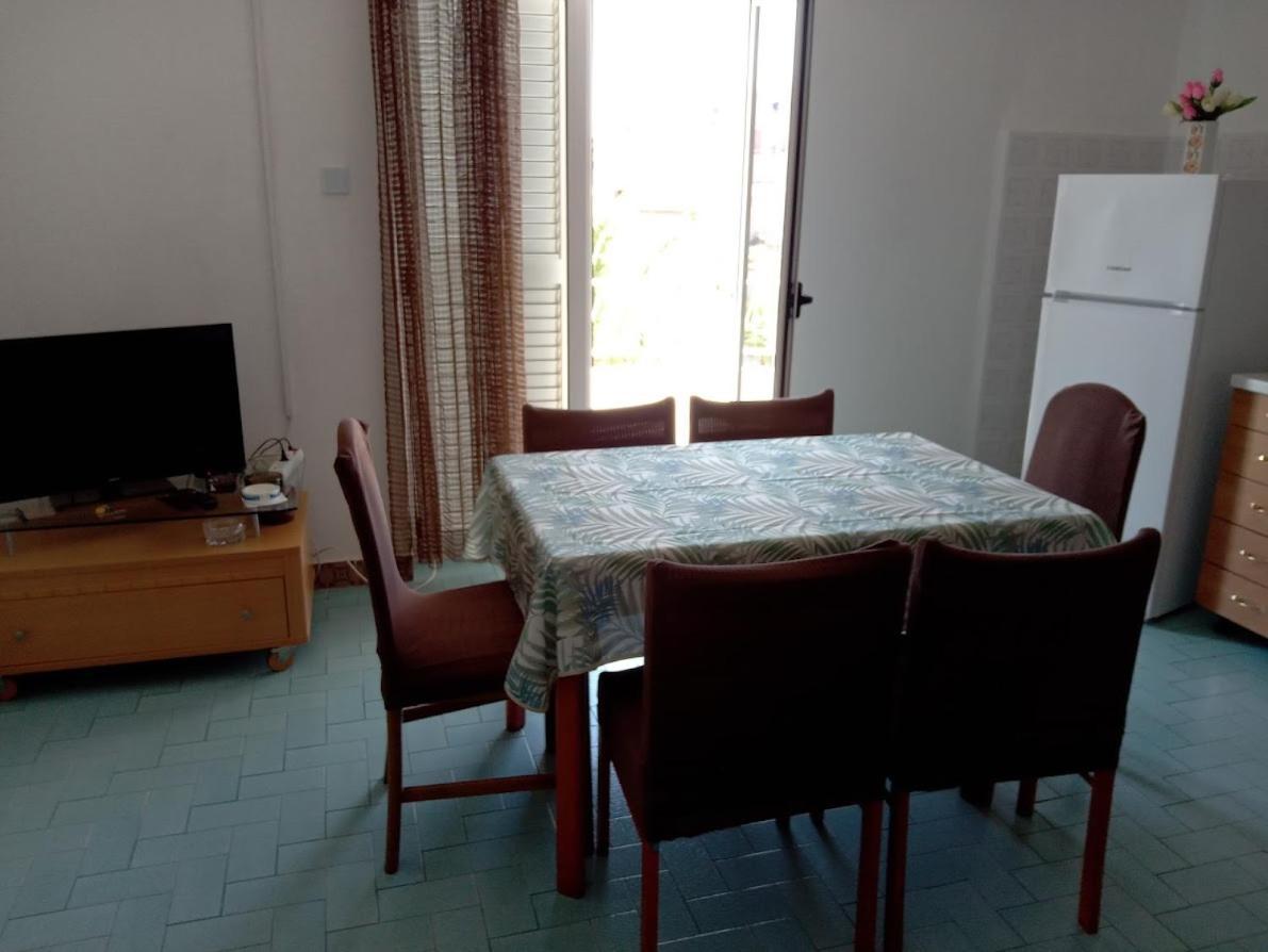 Apartment For 6 In Makarska Centar ภายนอก รูปภาพ