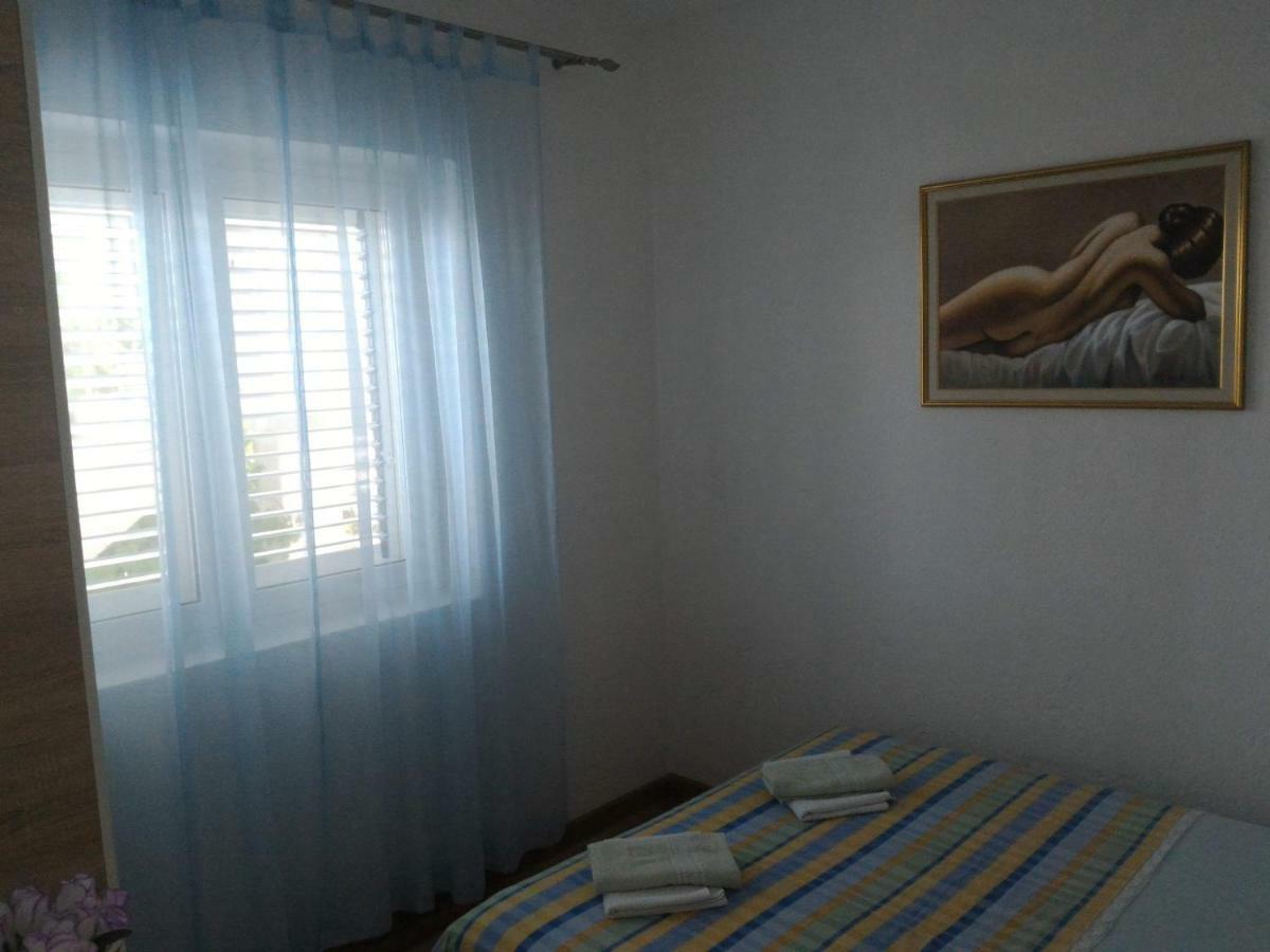 Apartment For 6 In Makarska Centar ภายนอก รูปภาพ