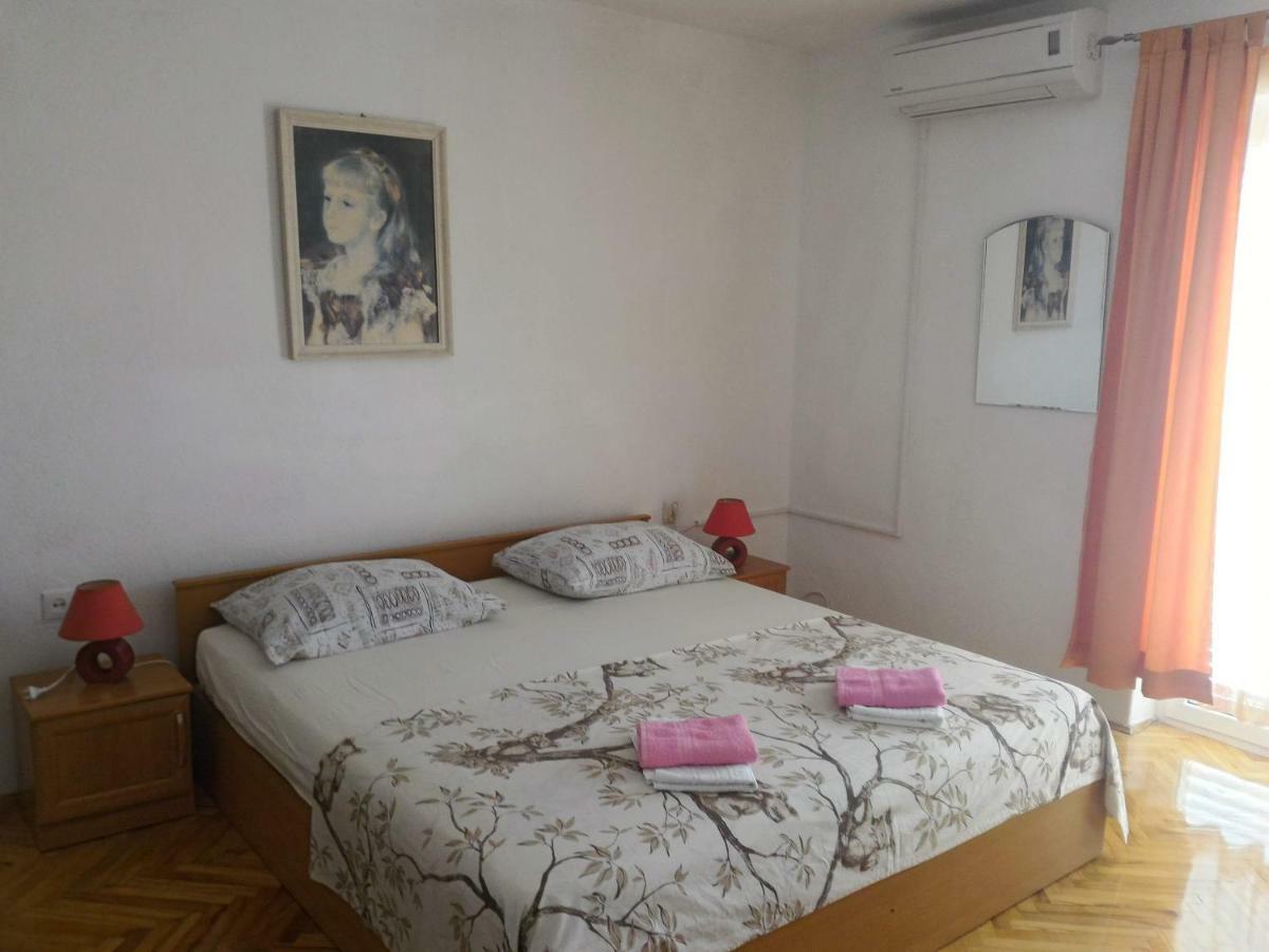 Apartment For 6 In Makarska Centar ภายนอก รูปภาพ