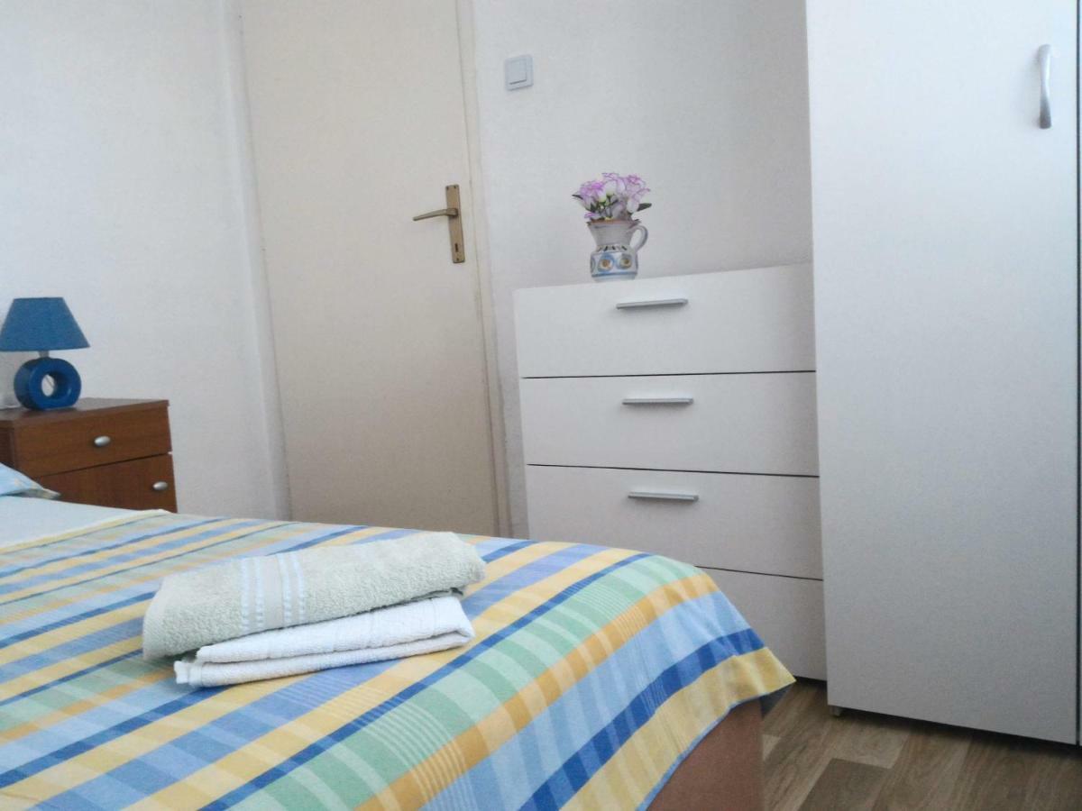 Apartment For 6 In Makarska Centar ภายนอก รูปภาพ