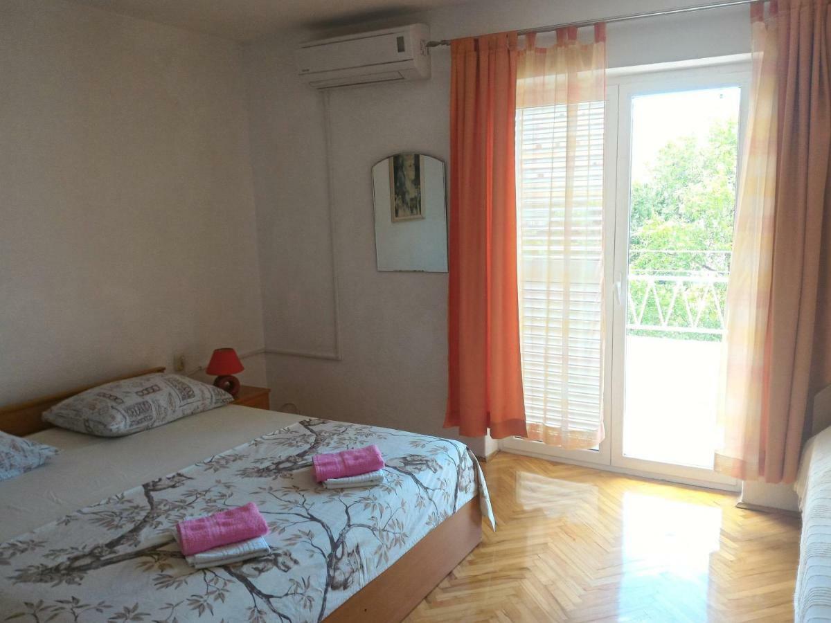 Apartment For 6 In Makarska Centar ภายนอก รูปภาพ