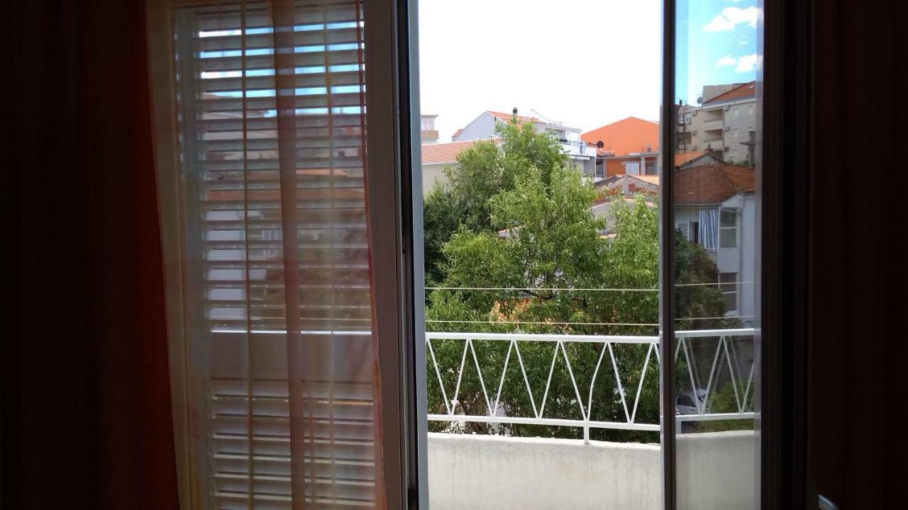 Apartment For 6 In Makarska Centar ภายนอก รูปภาพ