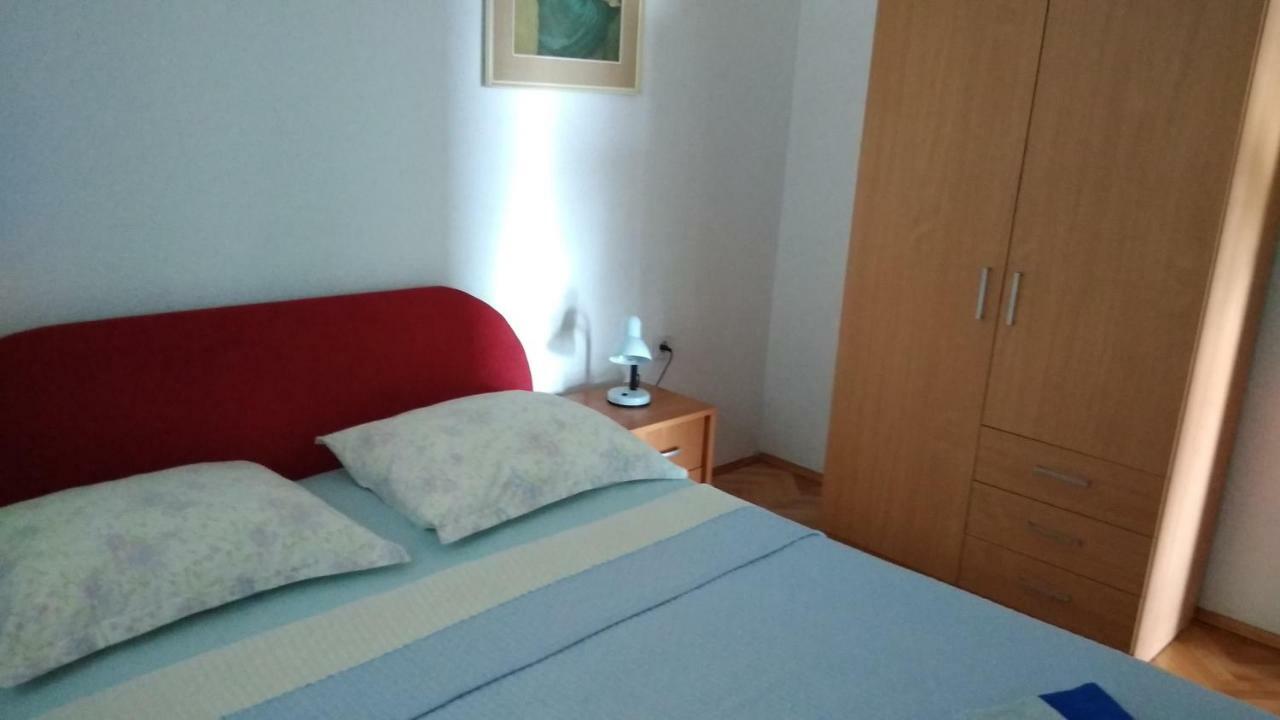 Apartment For 6 In Makarska Centar ภายนอก รูปภาพ