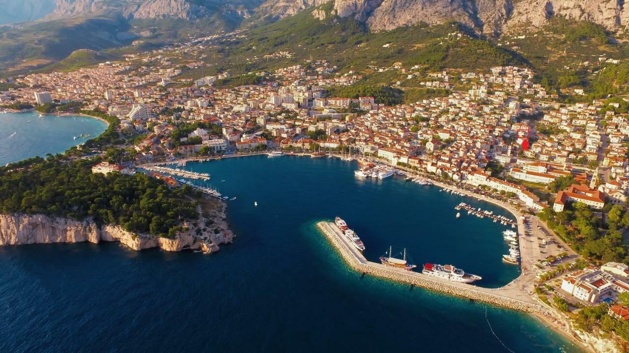 Apartment For 6 In Makarska Centar ภายนอก รูปภาพ